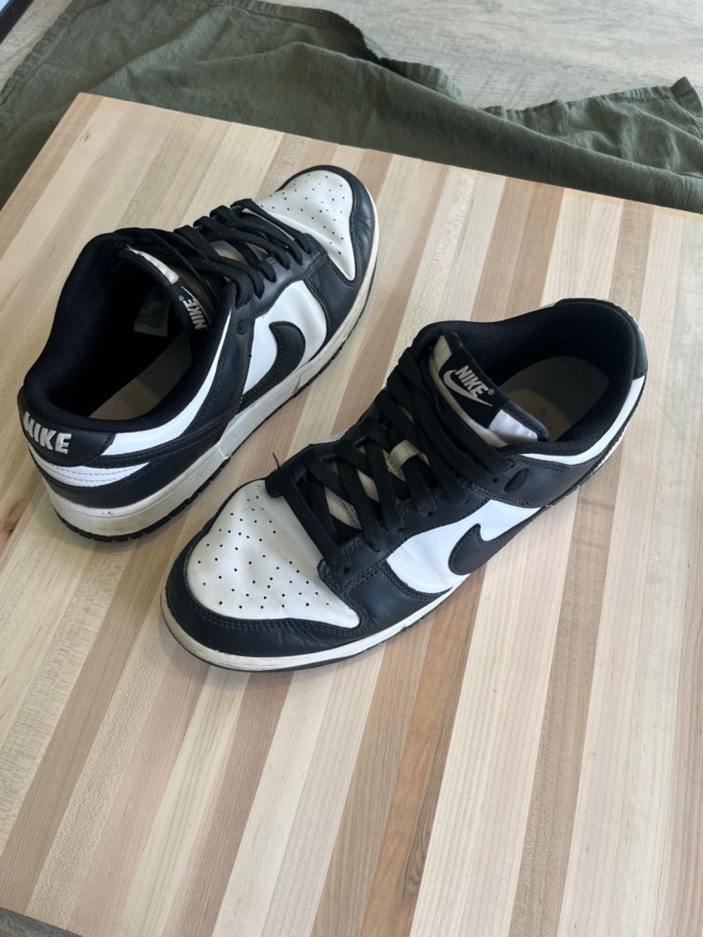 Nike Men’s Black and White Low-Top Sneakers